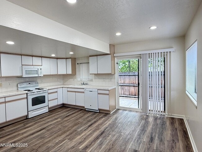 Building Photo - 506 E Taylor St Rental