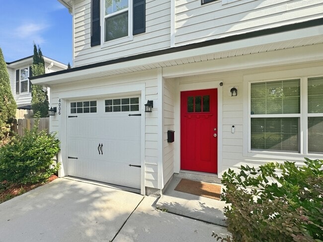 Photo - 4006 College St