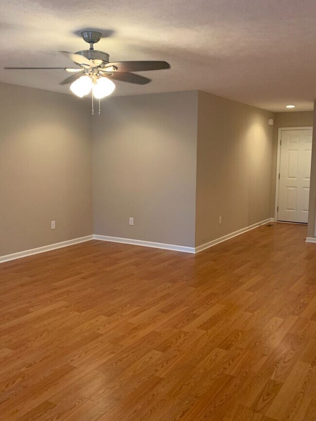 Must see! Charming 3 Bedroom/2 Bath Home w... House Rental in