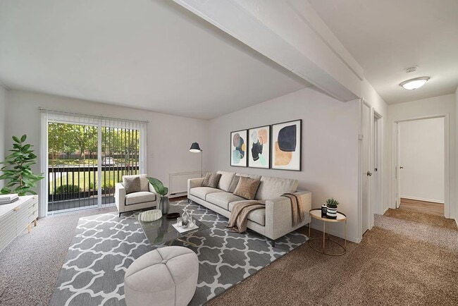 Living room area w enclosed patio