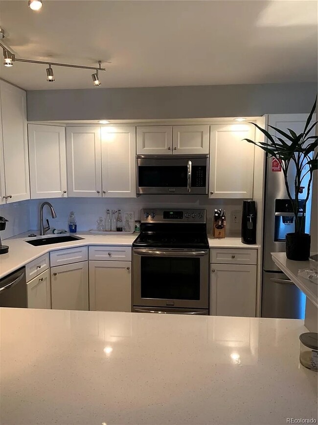 Building Photo - 601 W 11th Ave Unit #811 Rental