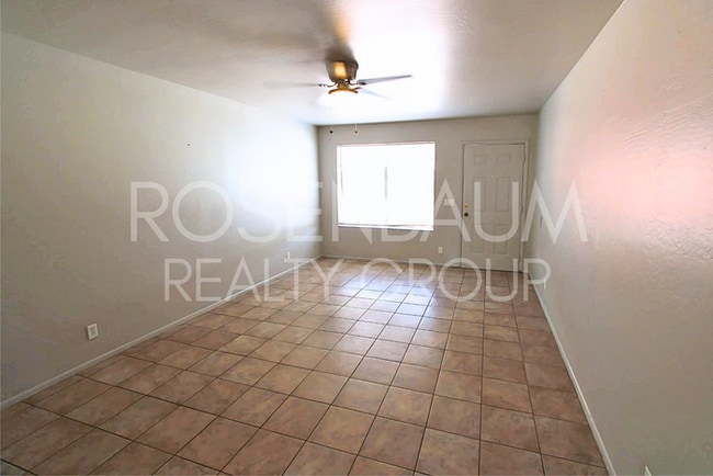 Building Photo - Charming & cozy 2-bedrooms, 1-bath triplex... Rental