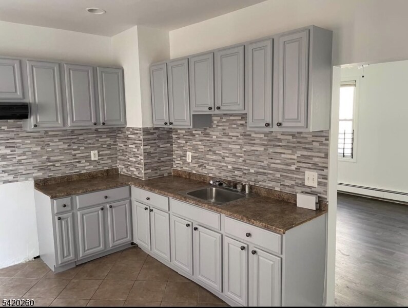 Photo - 194 Hobson St