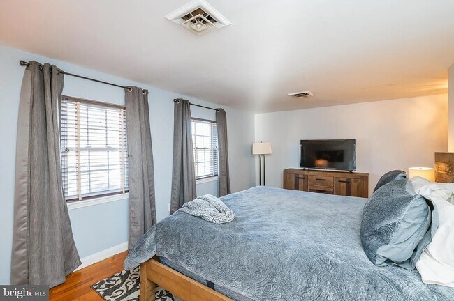 First Bedroom - 612 Windwood Rd Unit 2