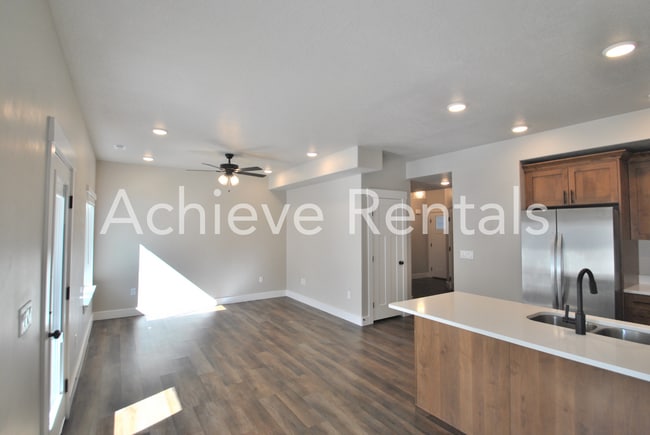 913 Robert Ave