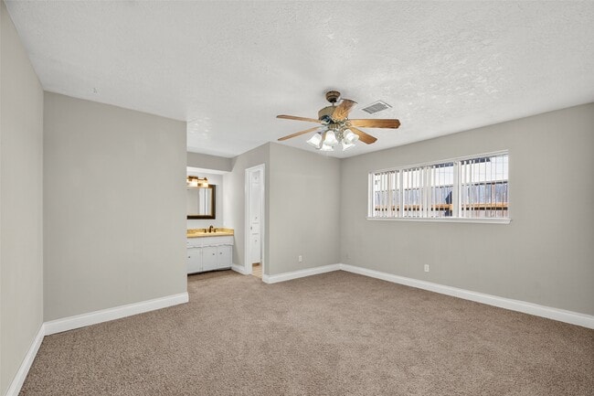 Building Photo - 11447 Kirkvalley Dr