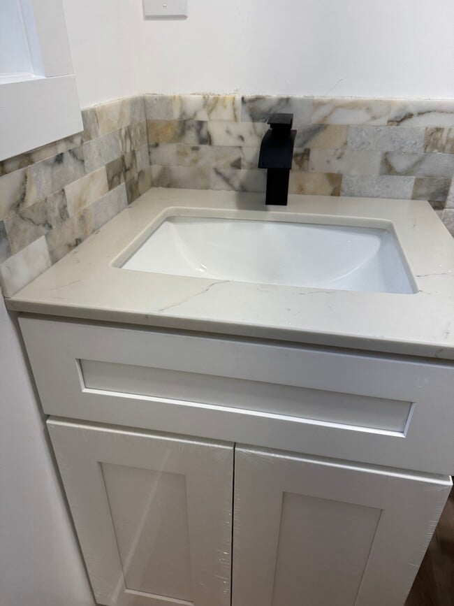 Photo - 2572 Perry Ave