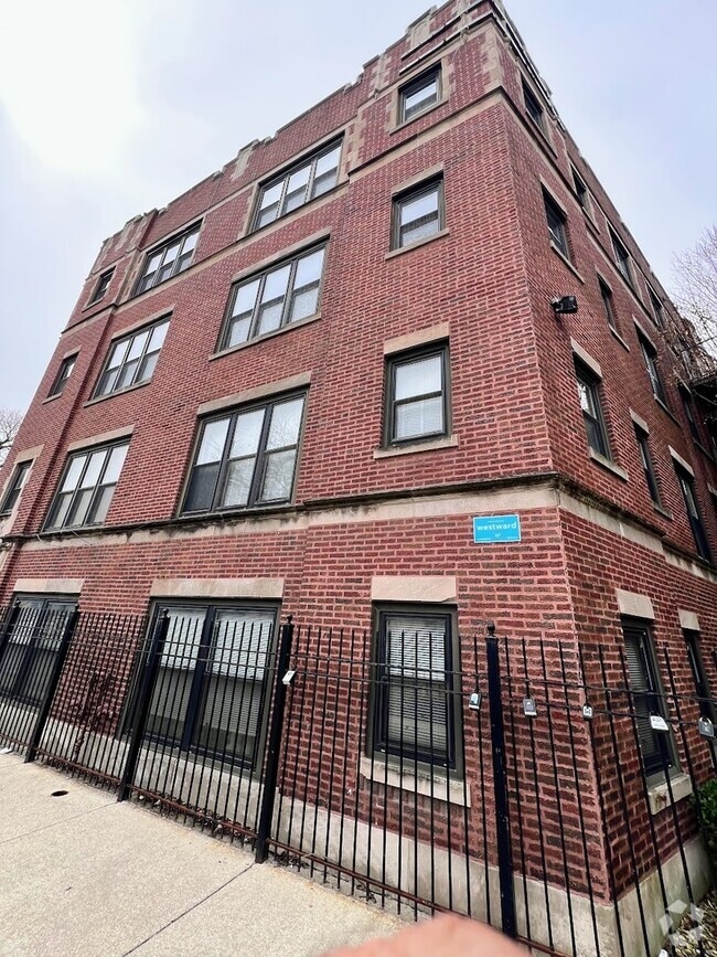 Building Photo - 4014 S Drexel Blvd Rental