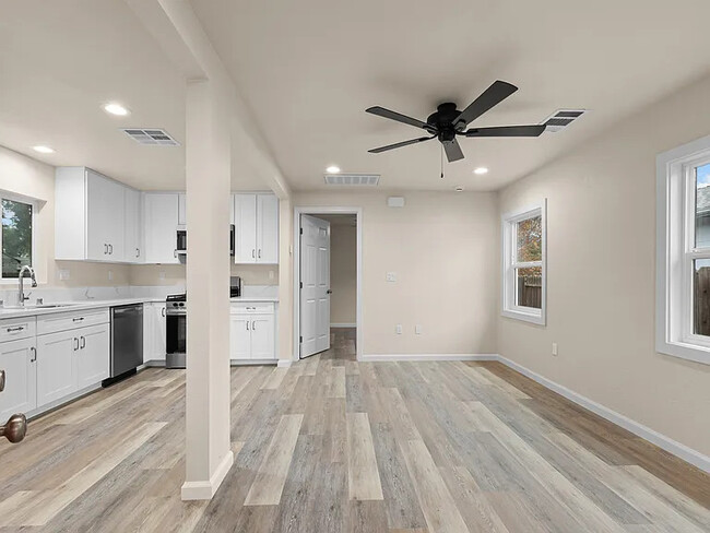 Photo - 1032 Pendegast St