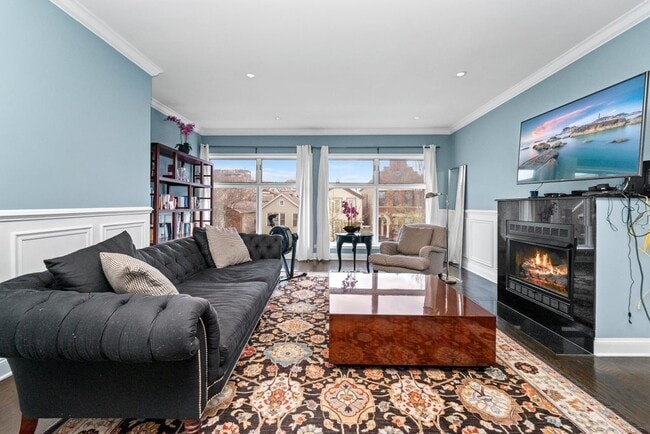 Photo - 1321 N Bosworth Ave Unit 2N