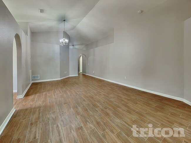 Photo - 1420 Shorewood Dr