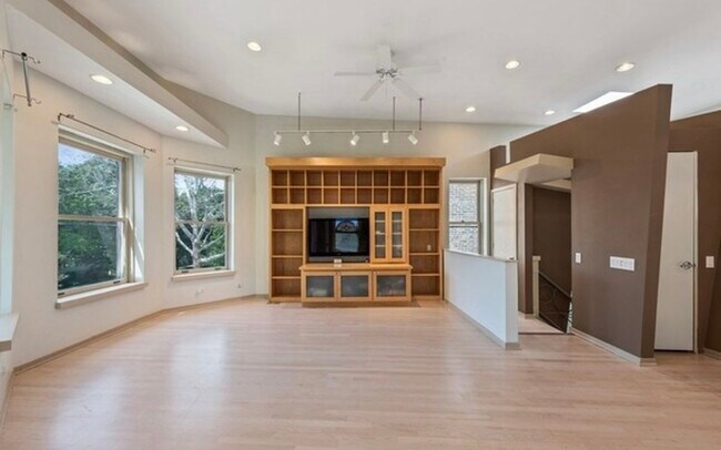 Photo - 1228 W Glenlake Ave Unit 2