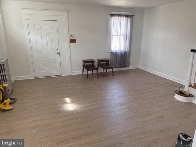 261 Long Ln