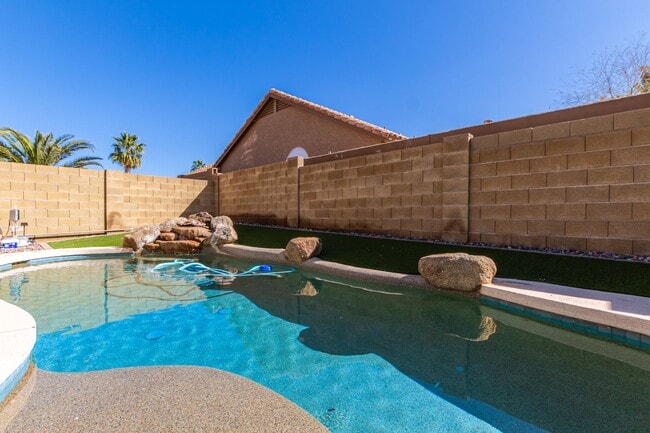 Building Photo - Fantastic Home with Private Pool and NO HOA!