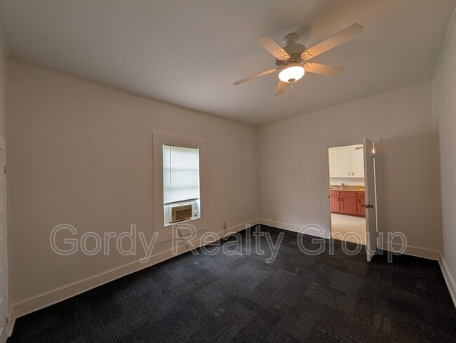 Photo - 2955 N Caledonia St