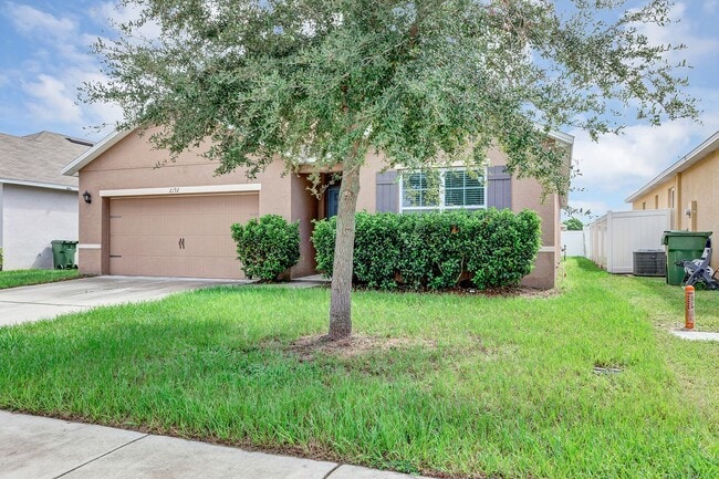 Photo - Sunny, Move-In Ready 4-Bed Home in Winter Haven with Modern Finishes and Two-Car Garage