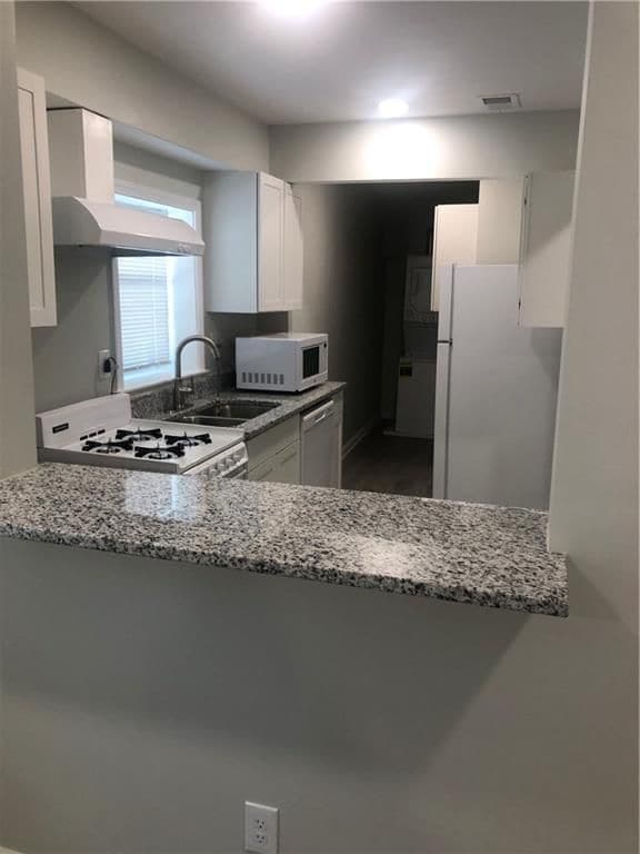 Photo - 700 Lynn Cir SW