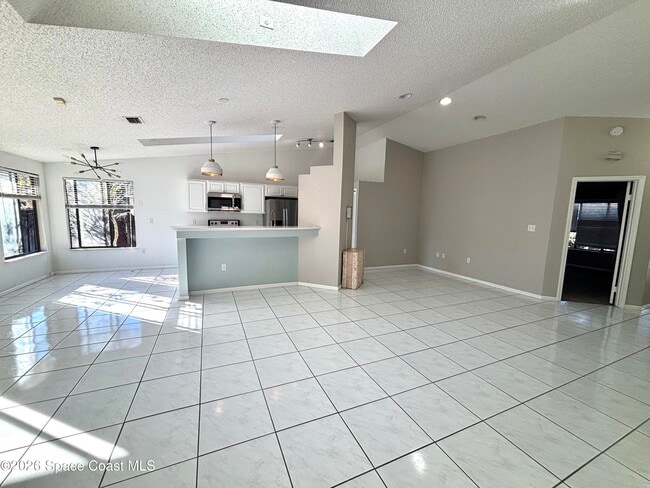 Photo - 1626 Lara St NE