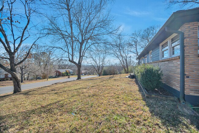 Photo - 801 Potter Ln