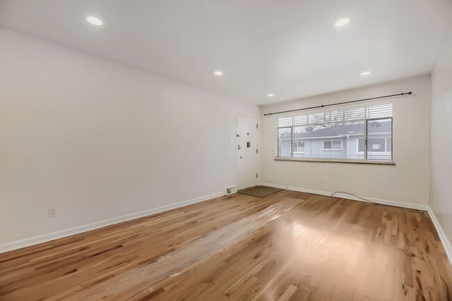 Photo - Cozy 2 bed/1 bath near Wash Park! Available NOW!