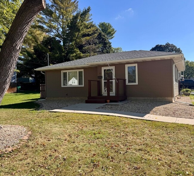 Building Photo - Single Family Home in Edgerton, WI