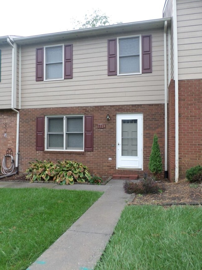 Building Photo - 1724 Emerald St