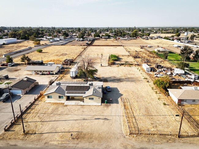 Photo - FOR RENT Fully Remodeled 4 Bed / 3 Bath Ho...