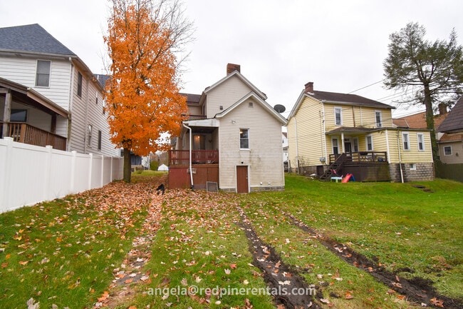 Building Photo - 17 Walnut St Unit 1