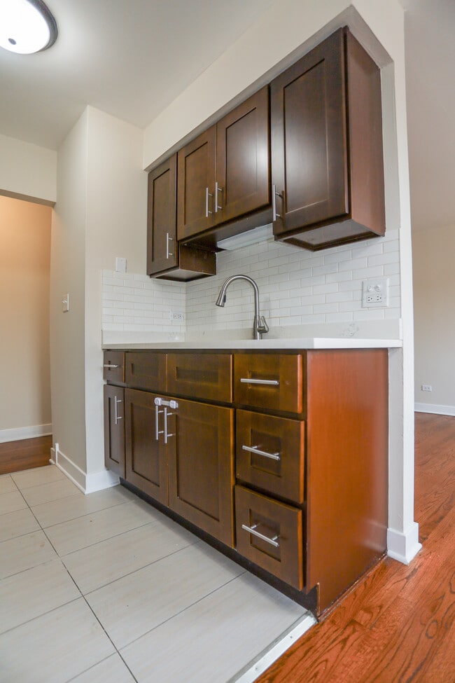Building Photo - 5851 N Winthrop Ave Unit #304 Rental