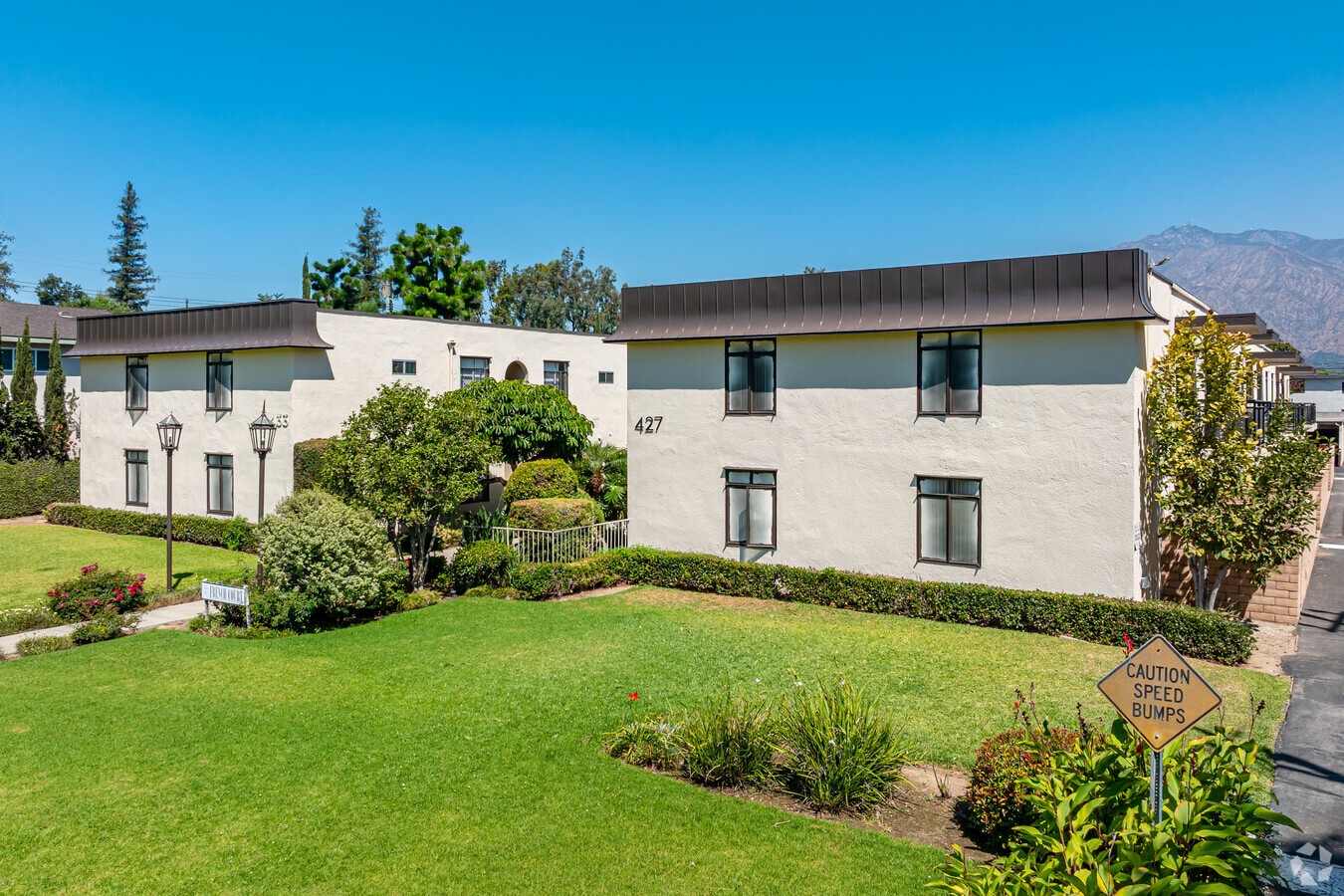 427 W Duarte Rd - French Court Apartments