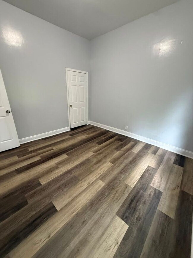 1427 8th St W
