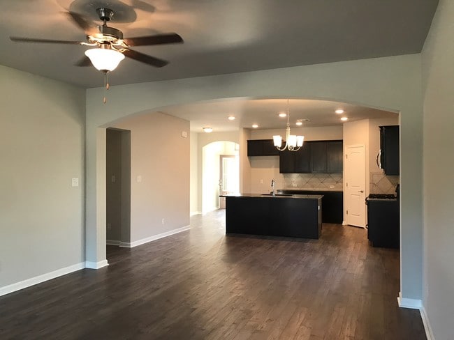 Building Photo - 15568 Madris Ln