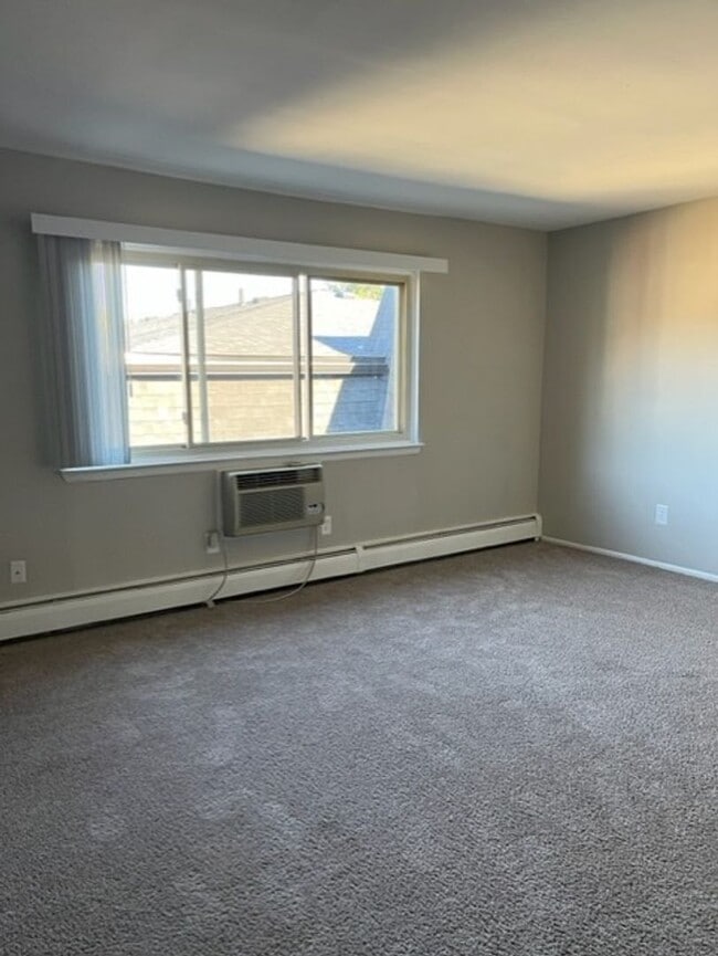Photo - Charming 1 bedroom/1 bathroom apartment ne... Unit 841-202