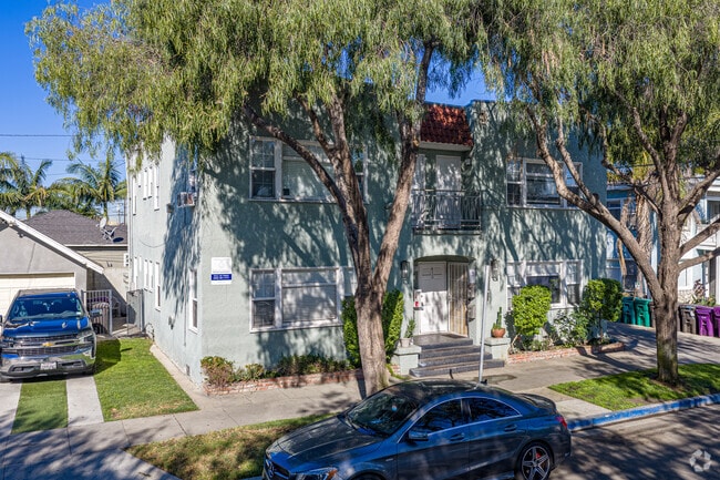 Building Photo - 411-417 Walnut Ave