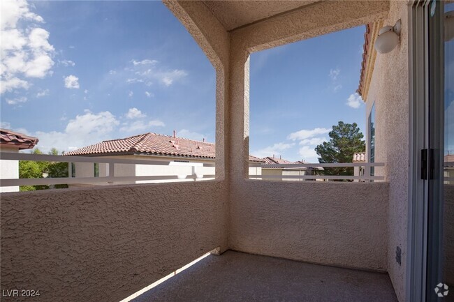 Building Photo - 1900 N Torrey Pines Dr Unit 210 Rental