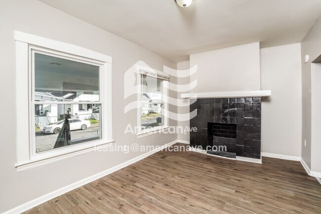 Photo - 810 Sutcliffe Ave