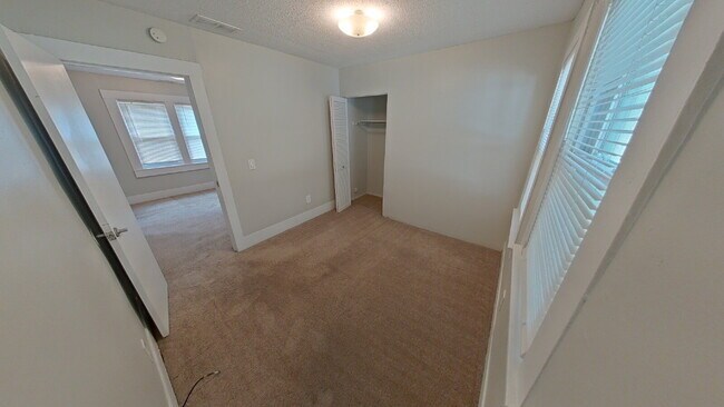 Photo - " 2-Bed in Heart of Royal Oak – Cozy 783 Sq Ft Home!"
