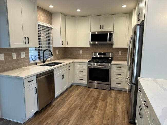 Photo - 400 S Flower St Townhome