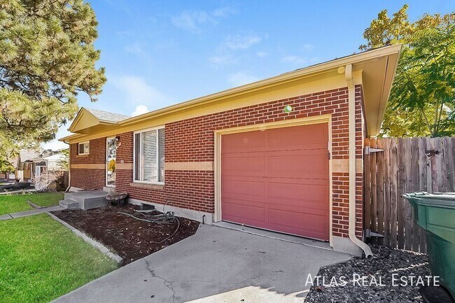 Photo - 888 Ogden Cir