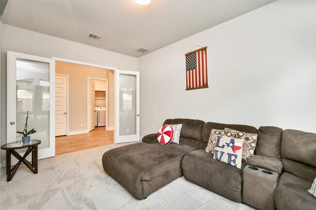 Photo - 5042 Albany Shores Ln