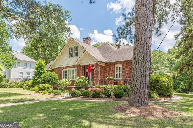 Photo - 1878 Cambridge Ave