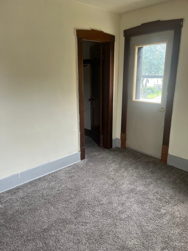 Alfombra nueva en el segundo dormitorio - 2007 14th St Unidad 2007 A