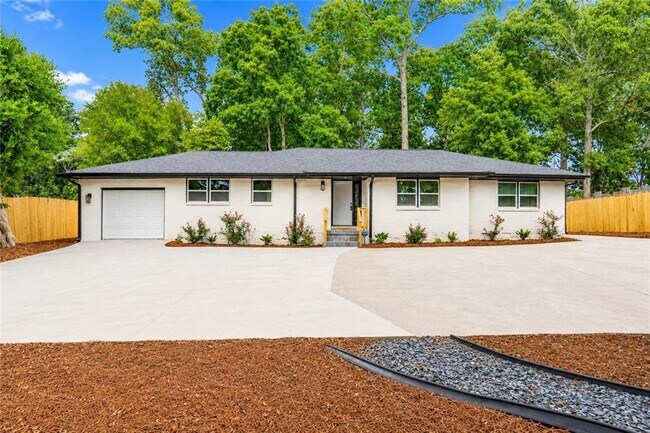 Building Photo - 3154 N Druid Hills Rd