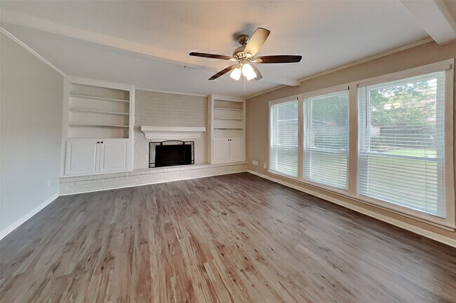 Photo - 8110 Renmark Ln