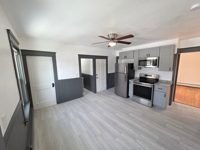 Building Photo - 49 Fenwood Ave Unit 2nd Floor