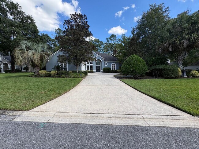 Photo - Spacious, Gated 5/4 Pool home for rent