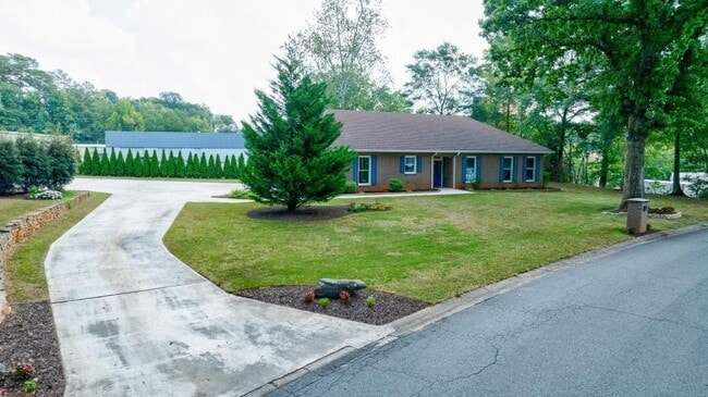 Photo - 390 Alpine Dr