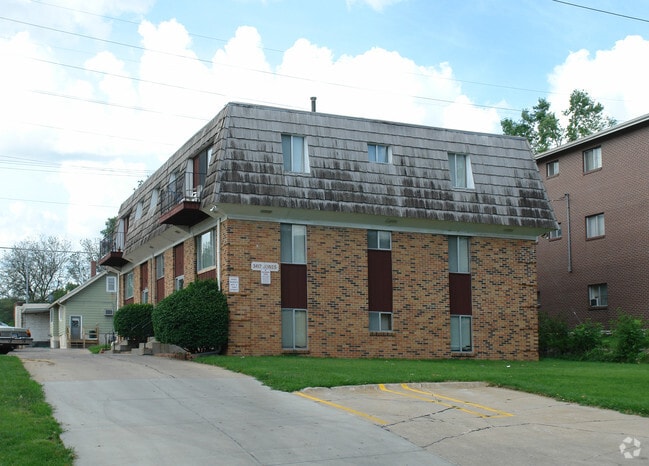 Fleetwood Apartments - Fleetwood Apartments