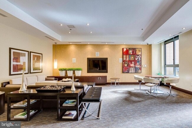 Building Photo - 440 L St NW Unit 913