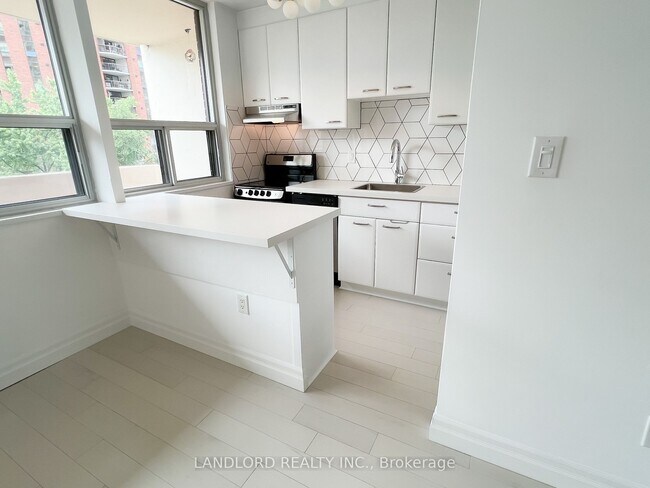 Photo - 40 Homewood Ave Unit 811